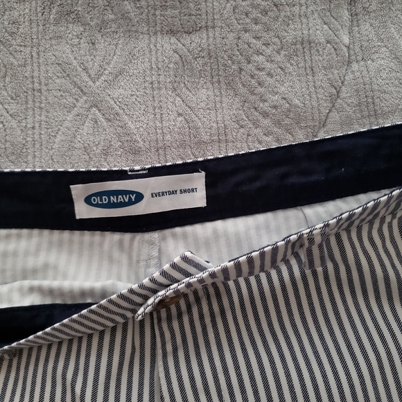 ❤Old Navy Everyday Shorts - Picture 2 of 7